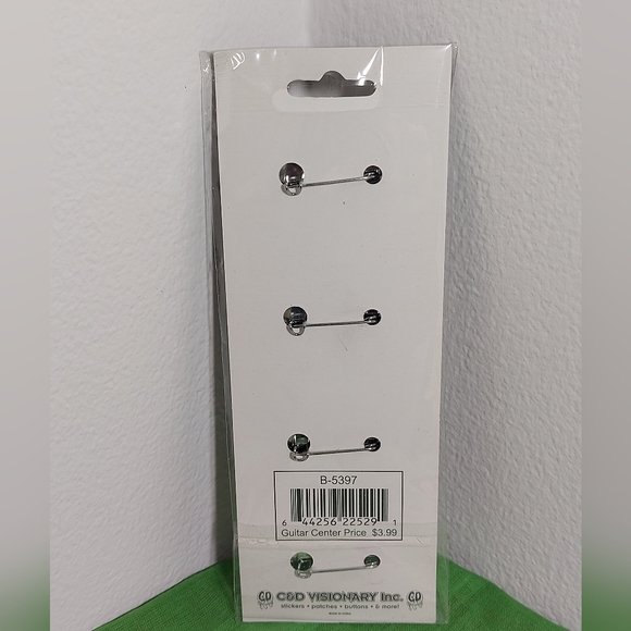 The Beatles set of 4 Pin Back Buttons 1.25 " New on card 2011 - Picture 3 of 7